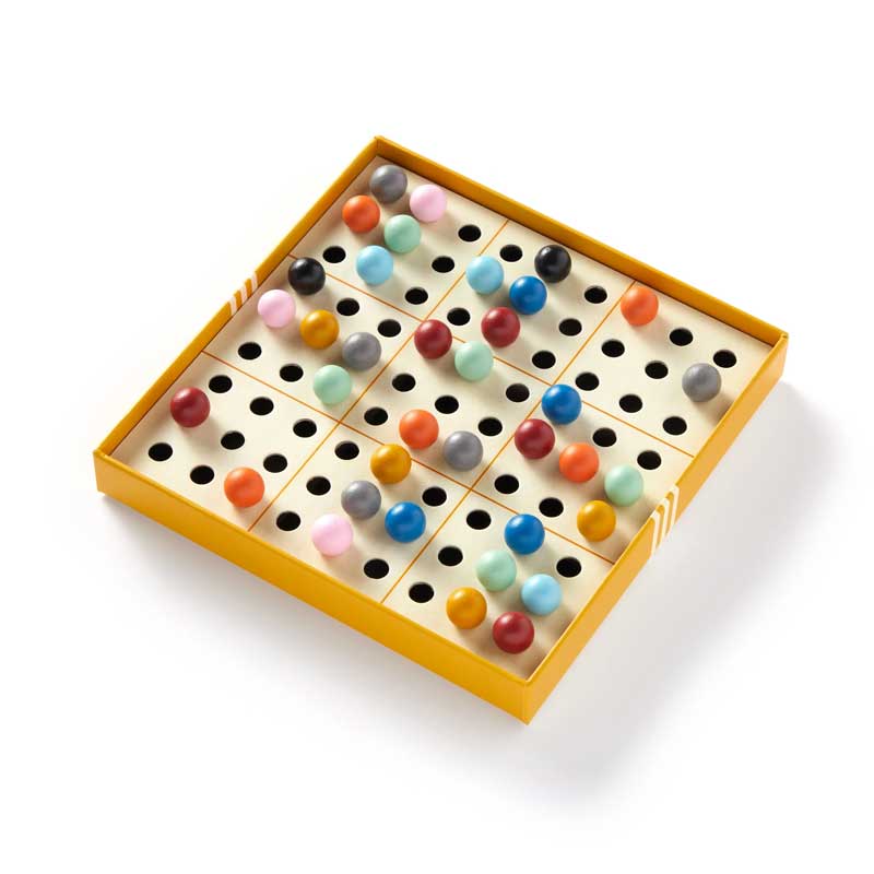 Game box with a 3D version of Sudoku