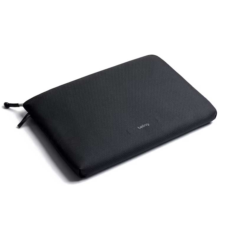 Slim and lightweight zippered sleeve for a laptop computer