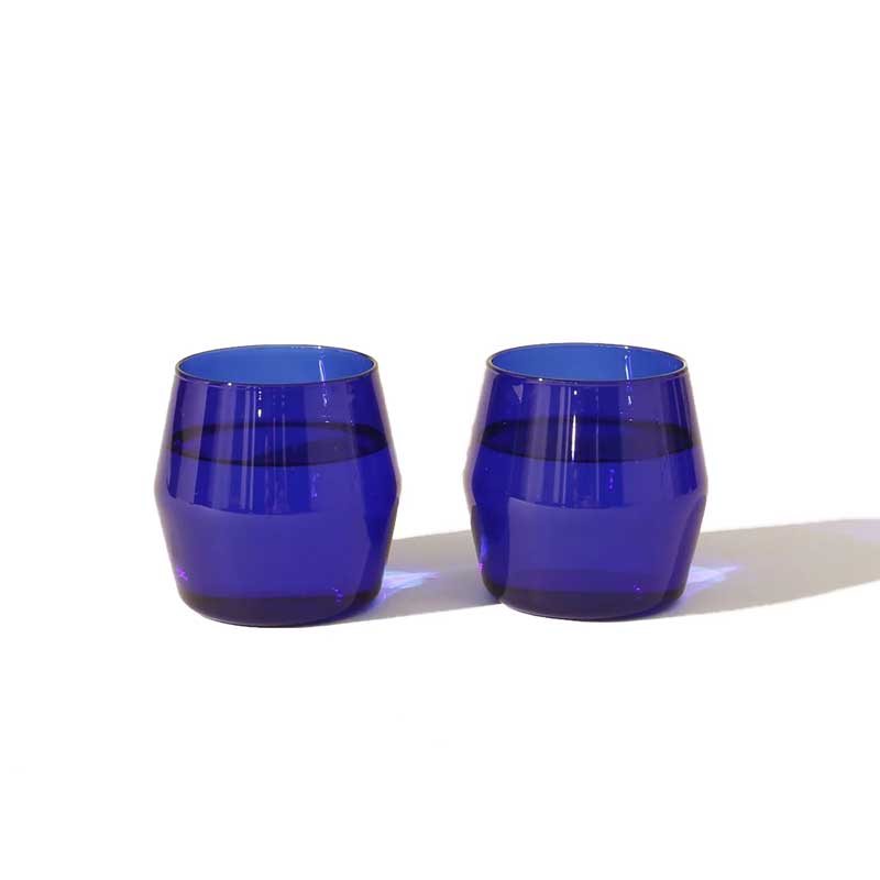 Set of two drinking glasses with a mid-century modern design