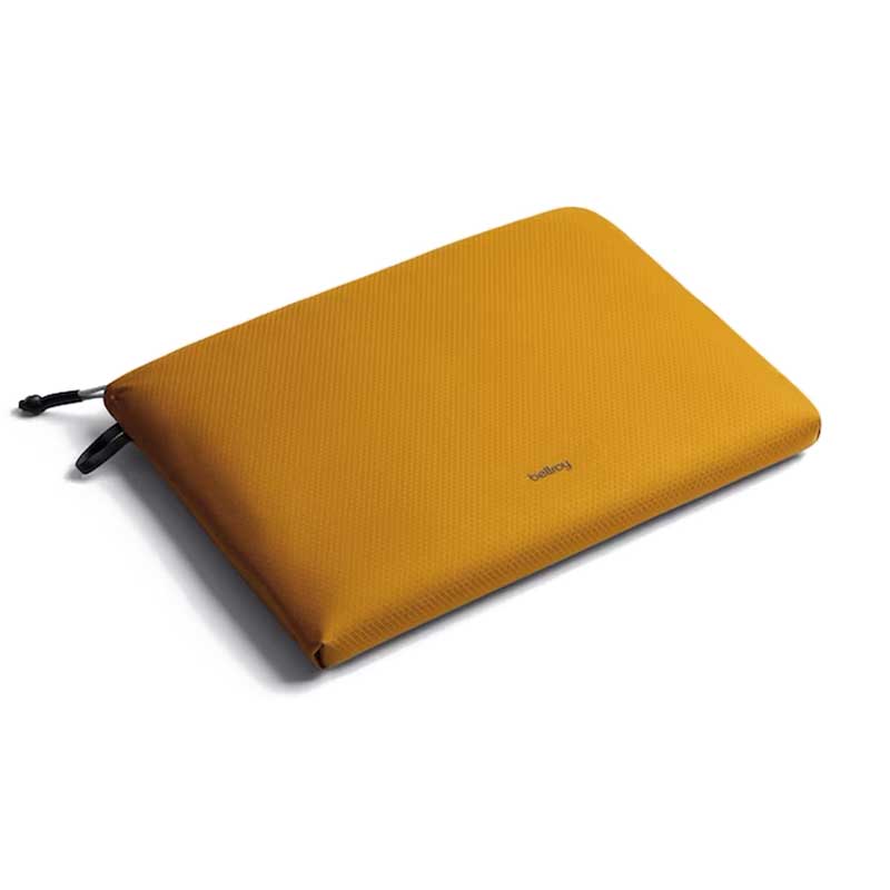 Slim and lightweight zippered sleeve for a laptop computer